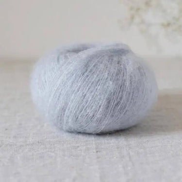 De Rerum Natura| Bérénice | Goat Fibres | Soft Yarn, Color: Petit Matin, Bérénice is a unique blend of animal welfare Angora goat and the soft, plump Merino wool from organic Merinos d'Arles. Fingering yarn, dyed from ecological dye, Knit With Me