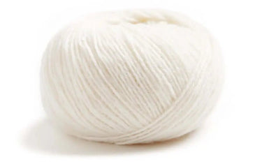 Lamana | Como | Super Fine Merino, Color: OO Wool White, Lamana Como is ultra-soft merino wool, perfect for double knitting wool (DK wool) projects. This DK yarn offers warmth, lightness, and quality! 25g DK yarn, Knit With Me