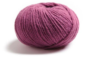 Lamana | Como | Super Fine Merino, Color: 32 Lilac, Lamana Como is ultra-soft merino wool, perfect for double knitting wool (DK wool) projects. This DK yarn offers warmth, lightness, and quality! 25g DK yarn, Knit With Me