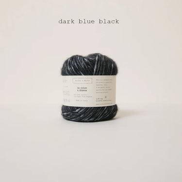 Le Coton & Alpaca dark blue black yarn blend, perfect for spring and autumn knitting projects.
