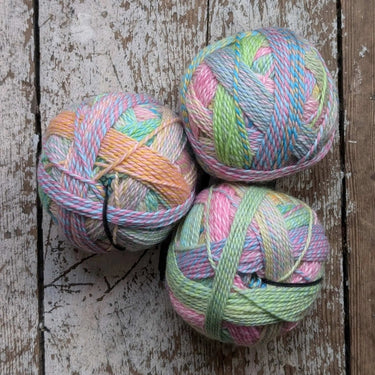 Schoppel | Edition 3 | Sport Weight Yarn, colour: Hospitality Gift 2513, Extra-fine merino wool from Schoppel with stunning gradient colourway, from superwash wool. This machine washable merino yarn is an alternative for spincycle, Knit With Me