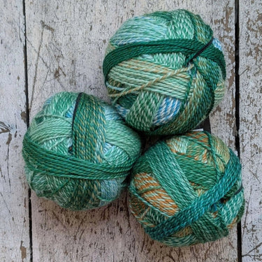 Schoppel | Edition 3 | Sport Weight Yarn, colour: Three Greens 2585, Extra-fine merino wool from Schoppel with stunning gradient colourway, from superwash wool. This machine washable merino yarn is an alternative for spincycle, Knit With Me