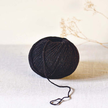 De Rerum Natura | Gilliatt | Merino Yarn, Colour: Ebene, Gilliatt a gorgeous merino wool yarn. An Arran to Worsted weight yarn, top pick for jumper yarn. One of the besting selling merino yarns, from De Rerum Natura, Knit With Me