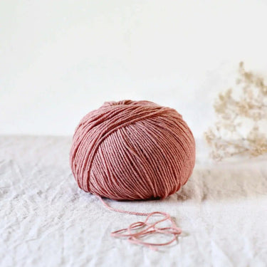 De Rerum Natura | Gilliatt | Merino Yarn, Colour: Argile, Gilliatt a gorgeous merino wool yarn. An Arran to Worsted weight yarn, top pick for jumper yarn. One of the besting selling merino yarns, from De Rerum Natura, Knit With Me