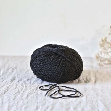 De Rerum Natura | Gilliatt | Merino Yarn, Colour: Fusain, Gilliatt a gorgeous merino wool yarn. An Arran to Worsted weight yarn, top pick for jumper yarn. One of the besting selling merino yarns, from De Rerum Natura, Knit With Me