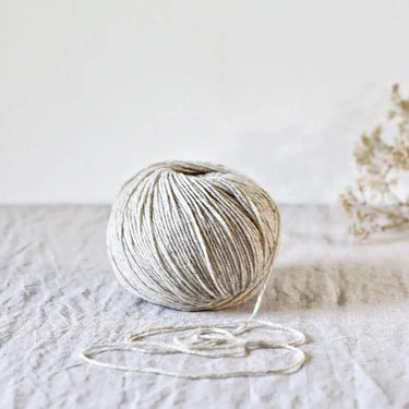 De Rerum Natura | Gilliatt | Merino Yarn, Colour: Poivre Blanc, Gilliatt a gorgeous merino wool yarn. An Arran to Worsted weight yarn, top pick for jumper yarn. One of the besting selling merino yarns, from De Rerum Natura, Knit With Me