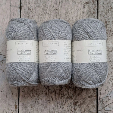 Le Cashmere & Lambswool | Biches & Buches, colour: Light Grey, Made from Cashmere and Lambswool. This fingering yarn is soft and light from the cashmere yarn and the tweed from the lambswool yarn., Knit With Me